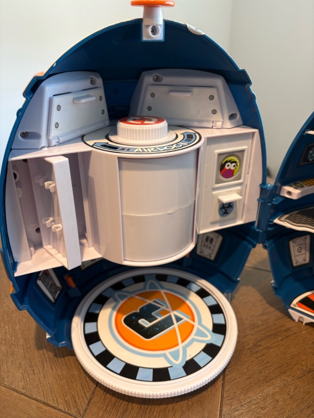 Ryan's World Giant Mystery Adventure Playset Silver Egg w/ 3 Figures - Picture 4 of 9